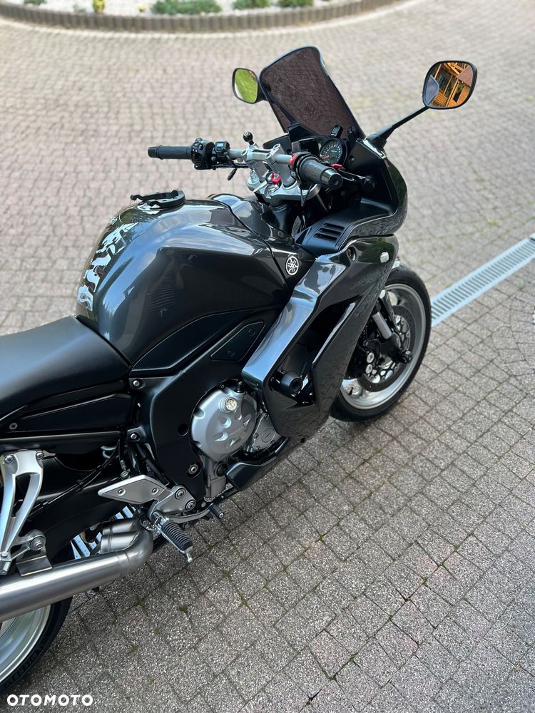 Yamaha FZ - 28