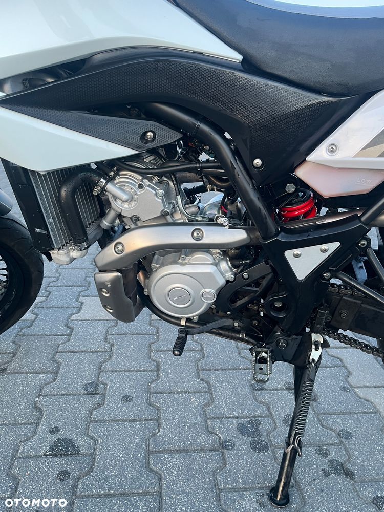 Yamaha WR - 8