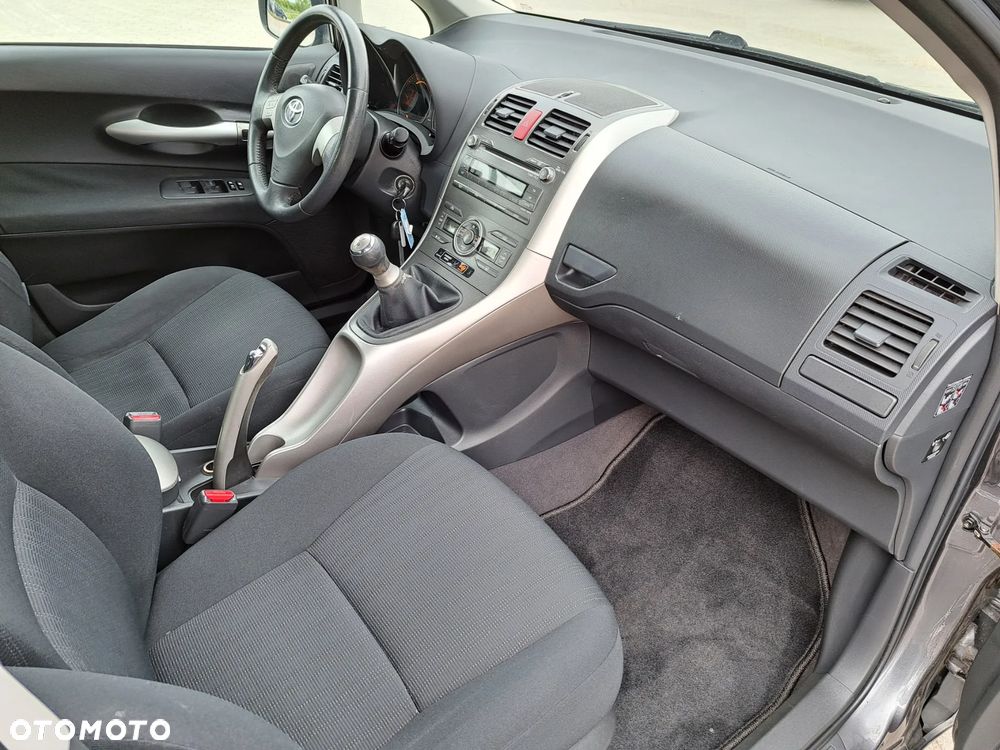 Toyota Auris - 16
