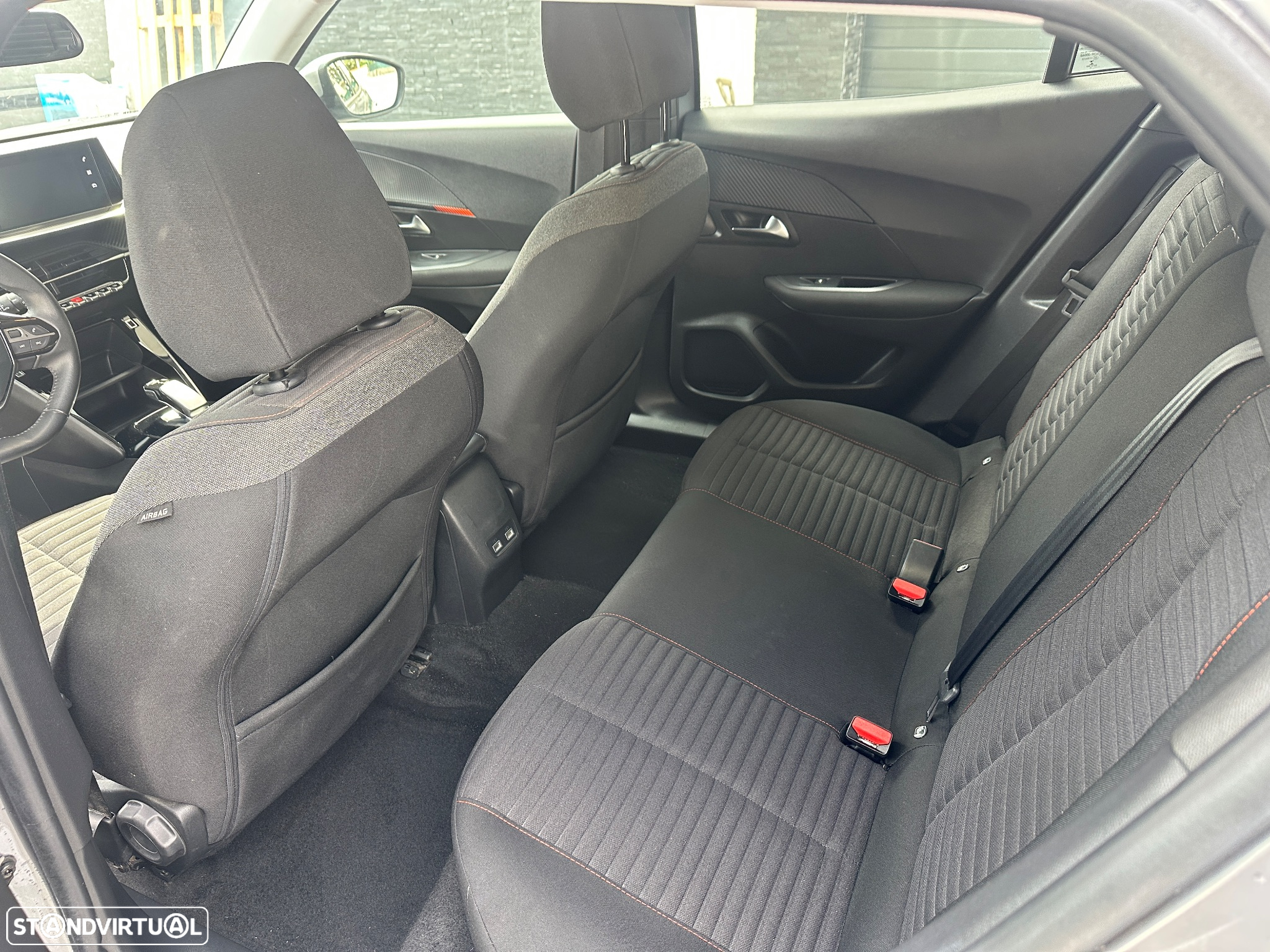 Peugeot e-2008 - 26