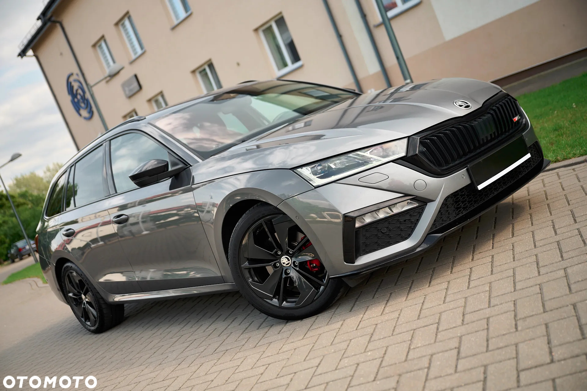 Skoda Octavia Combi 2.0 TDI DSG RS - 17