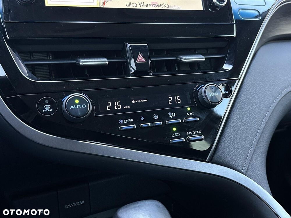 Toyota Camry 2.5 Hybrid Executive CVT - 25