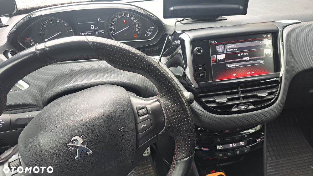Peugeot 208 1.2 PureTech Allure S&S EAT6 - 5