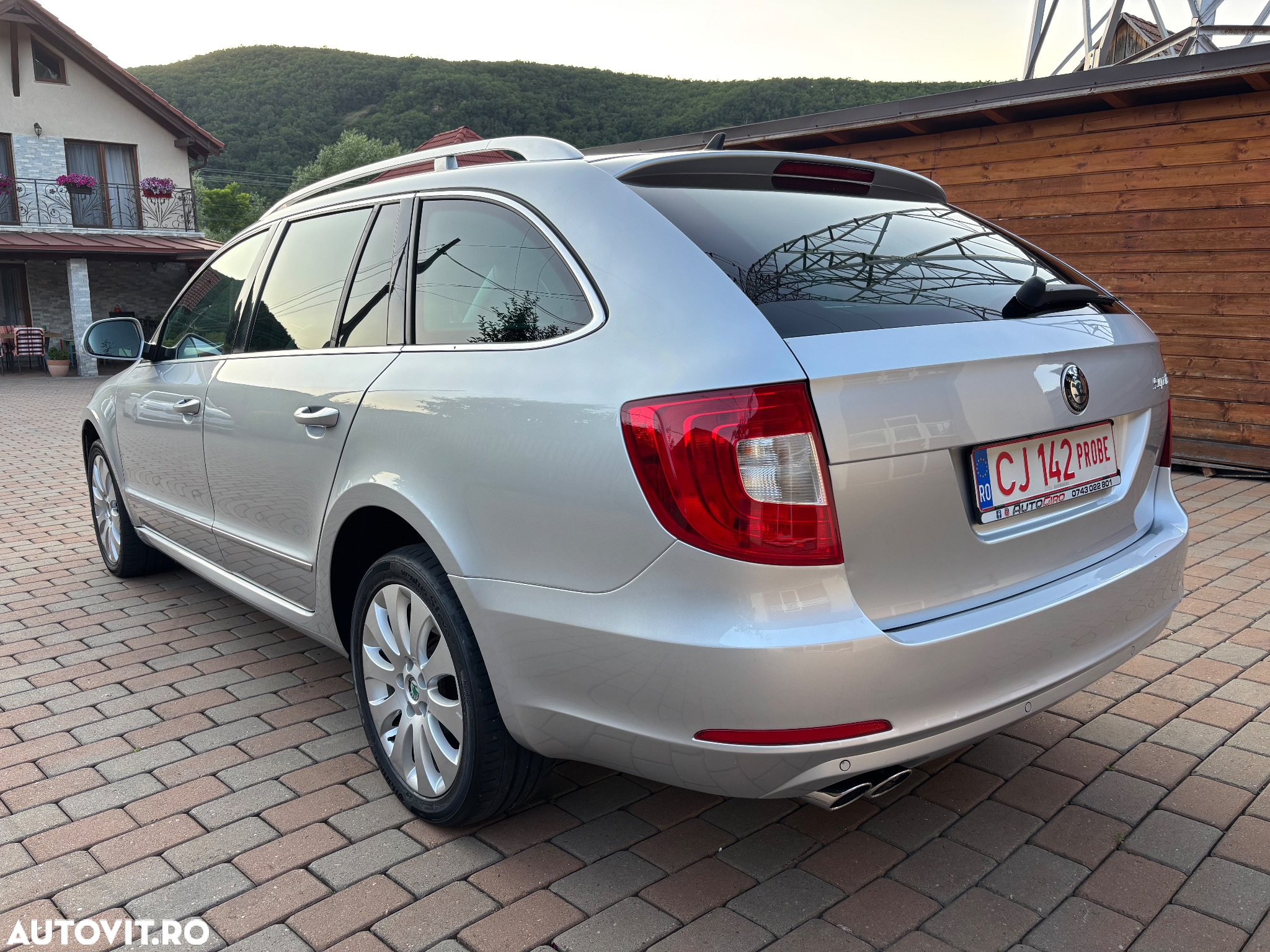Skoda Superb 2.0 TDI 4x4 DSG Elegance - 4