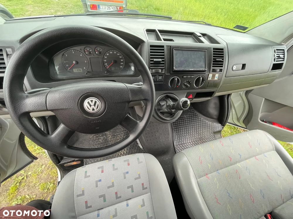Volkswagen Caravelle - 10