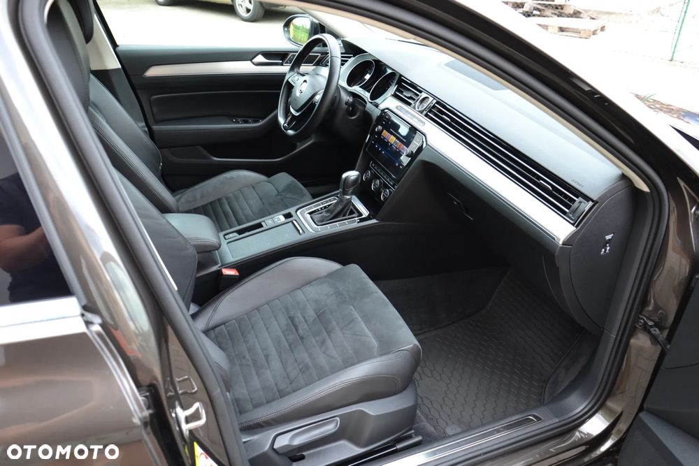 Volkswagen Passat - 31