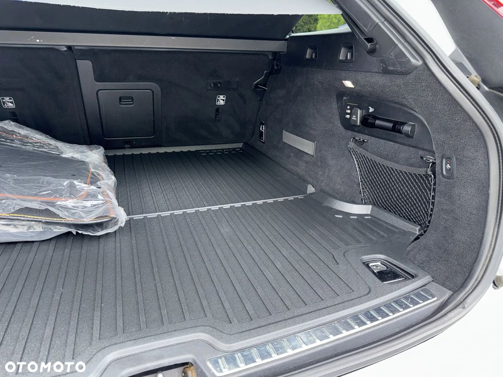 Volvo V90 Cross Country D4 AWD Ocean Race - 22