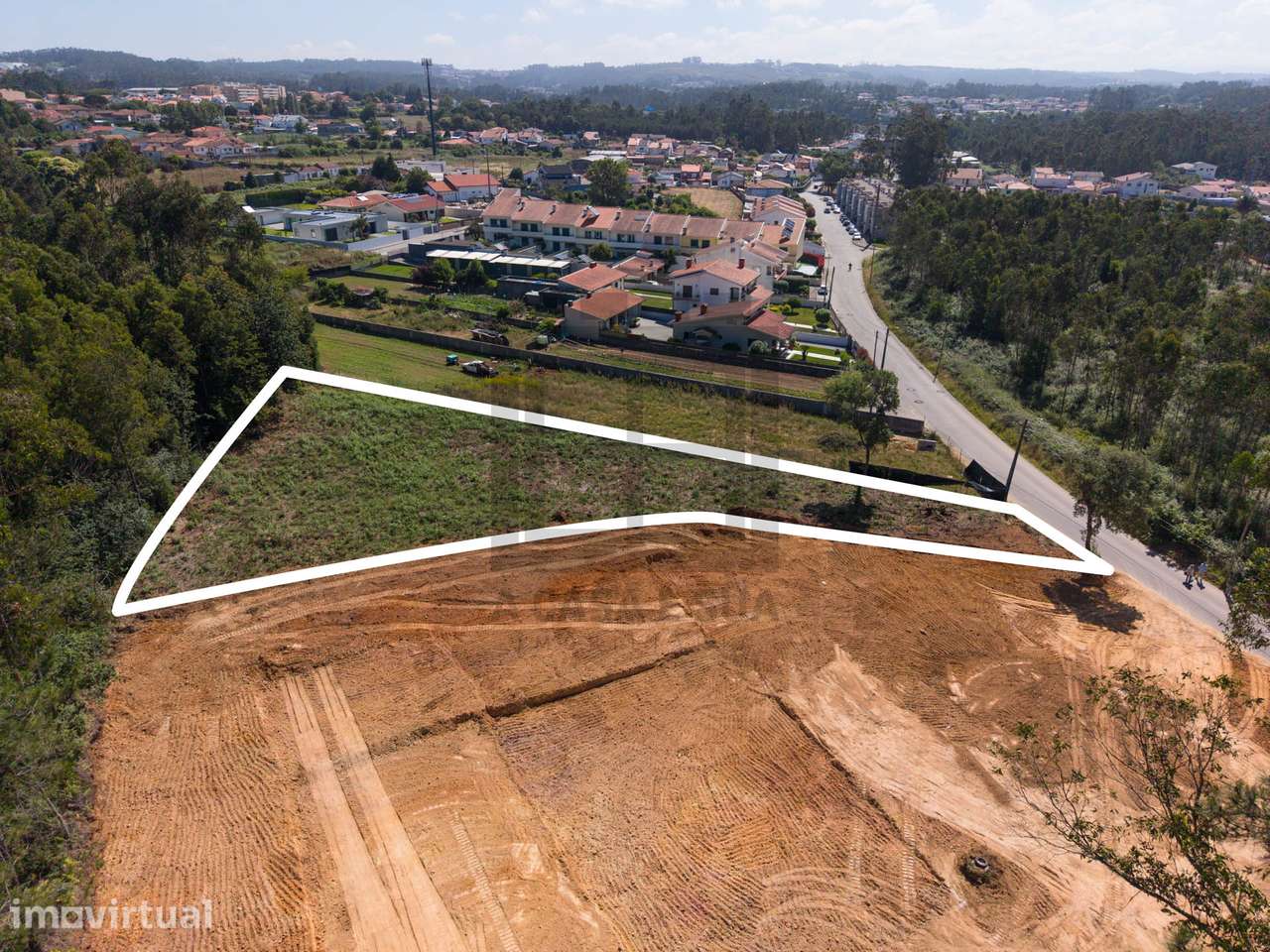 Terreno urbano perto do Lusopark, em Rio Meão, S. M. Feira - Grande imagem: 3/20
