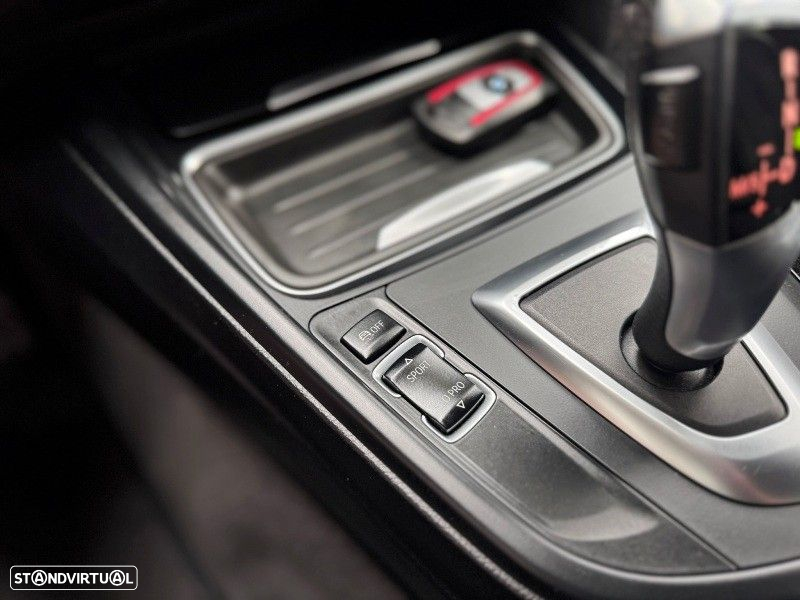 BMW 320 d ED Line Sport Auto - 38