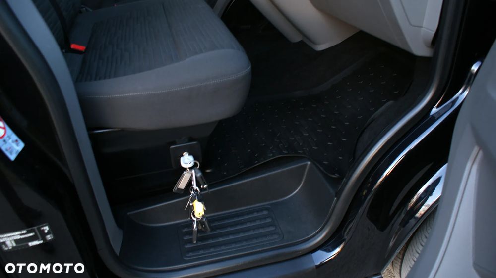 Volkswagen Caravelle - 21