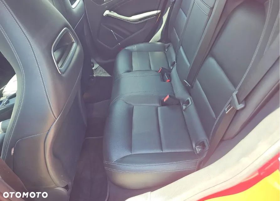 Mercedes-Benz CLA 250 4-Matic AMG Line - 13