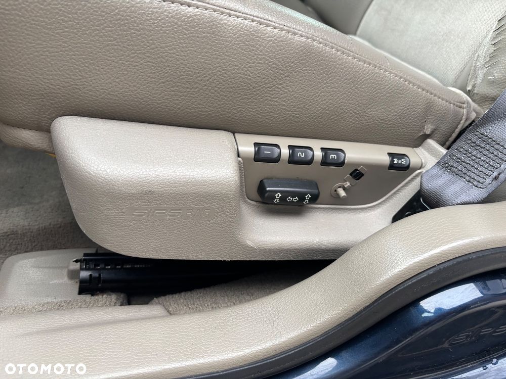 Volvo XC 70 AWD Momentum - 16