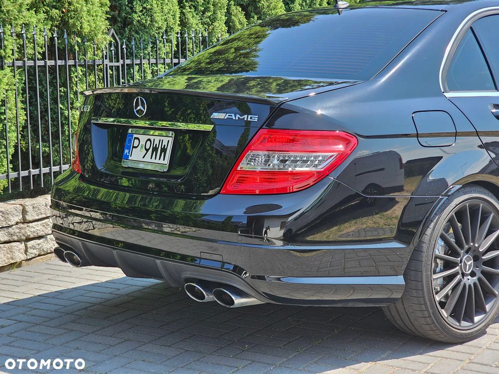 Mercedes-Benz Klasa C 63 AMG - 10