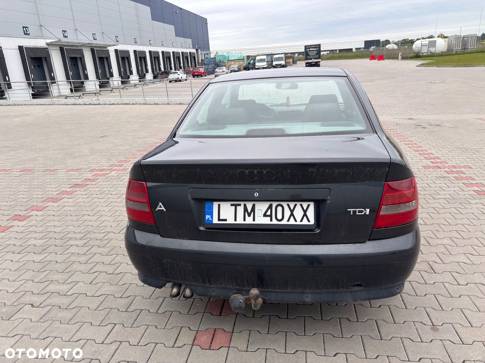 Audi A4 Limousine - 4