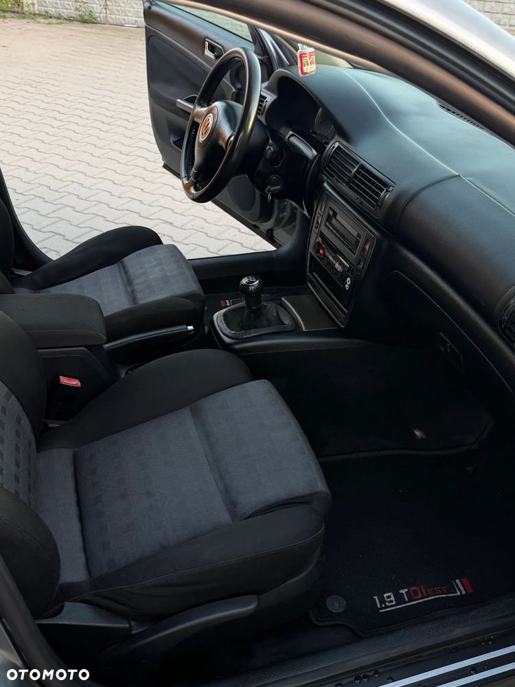 Volkswagen Passat 1.9 TDI Comfortline - 8