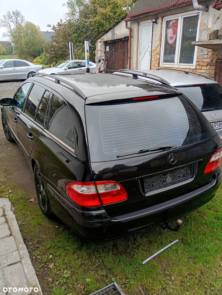 Mercedes-Benz E-Class 2005 photo 4