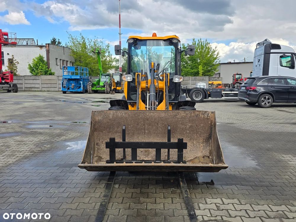 JCB 406 SVC - 8