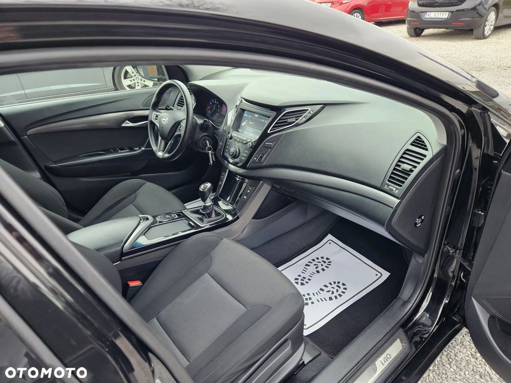 Hyundai i40 Kombi blue 1.6 Trend - 31