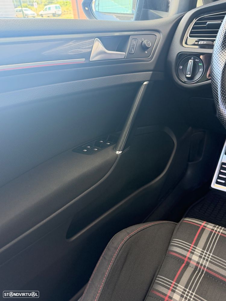 VW Golf 2.0 TSI GTI DSG Performance - 23