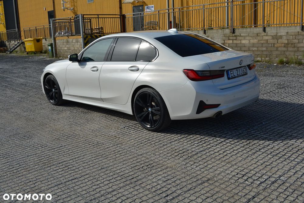 BMW Seria 3 330i xDrive Sport Line sport - 12