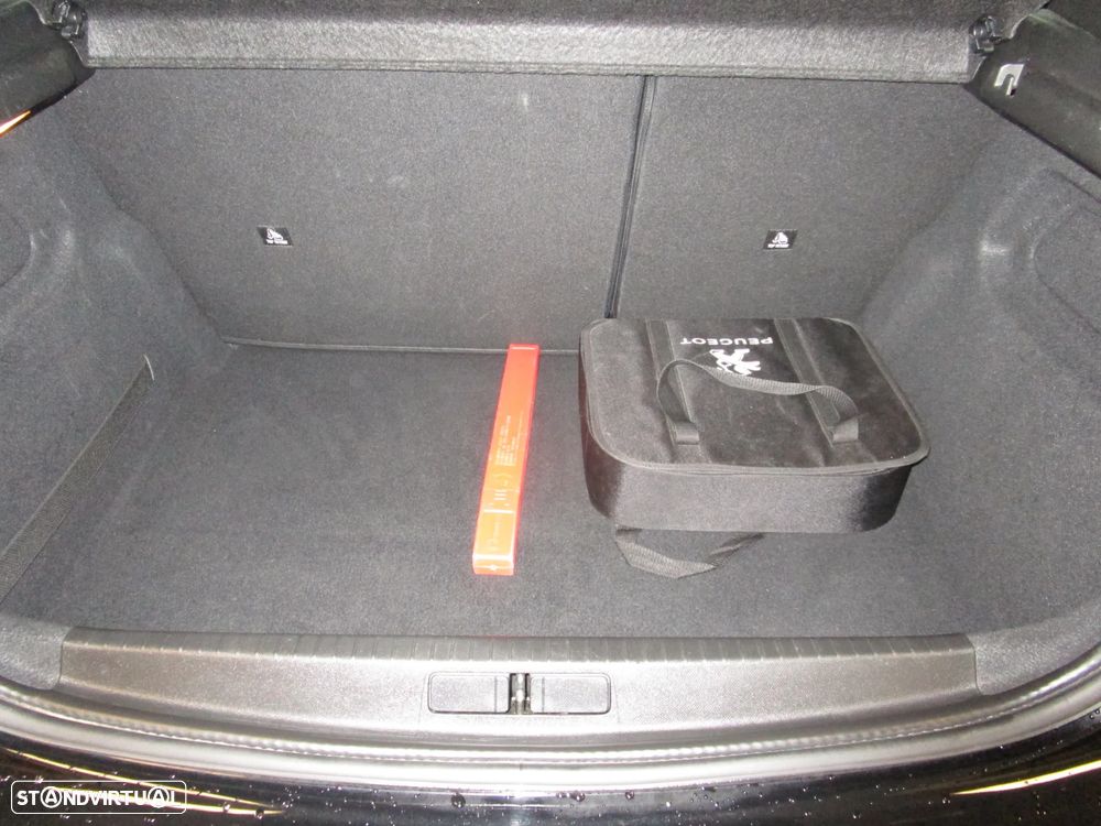 Peugeot e-208 50 kWh Allure Pack - 18