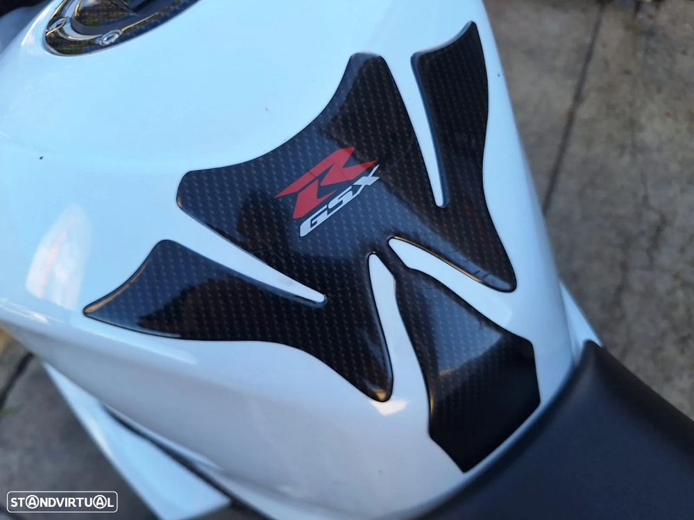 Suzuki GSX-R K8 - 23