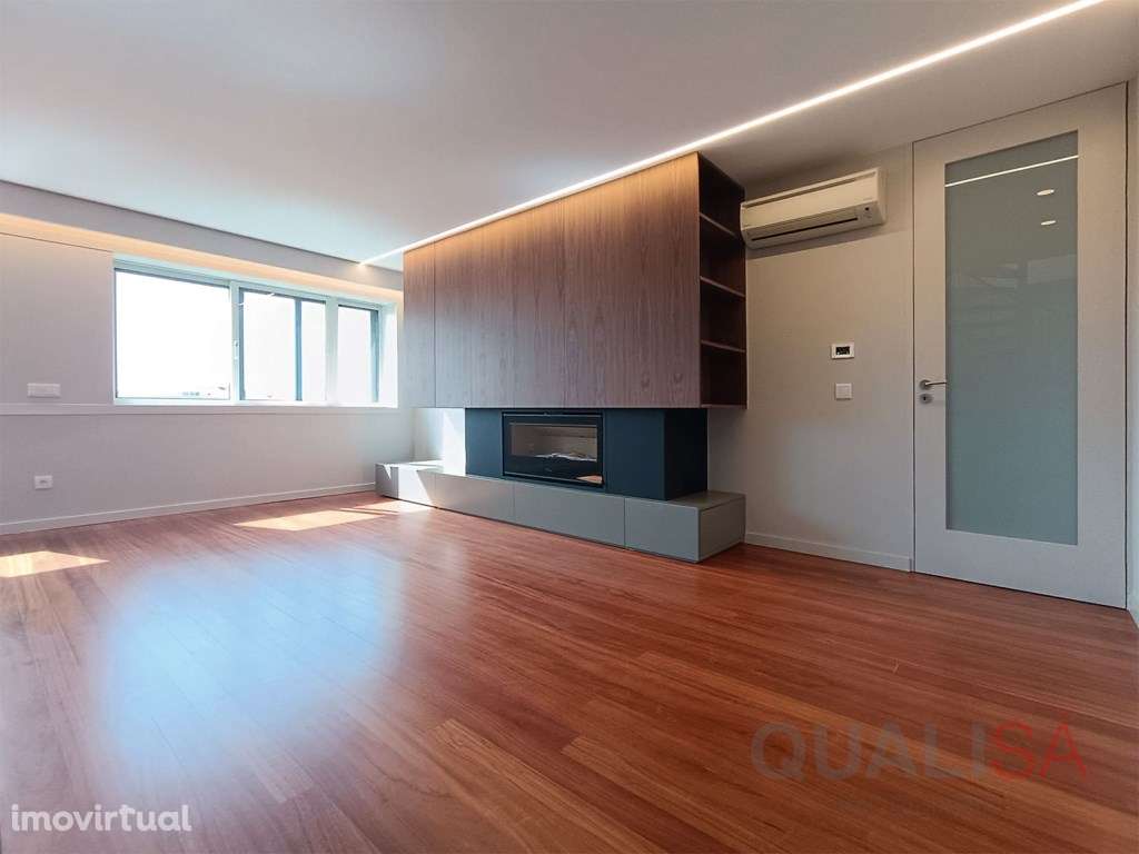 Apartamento T4 duplex penthouse remodelado, com terraço e garagem p... - Grande imagem: 2/56
