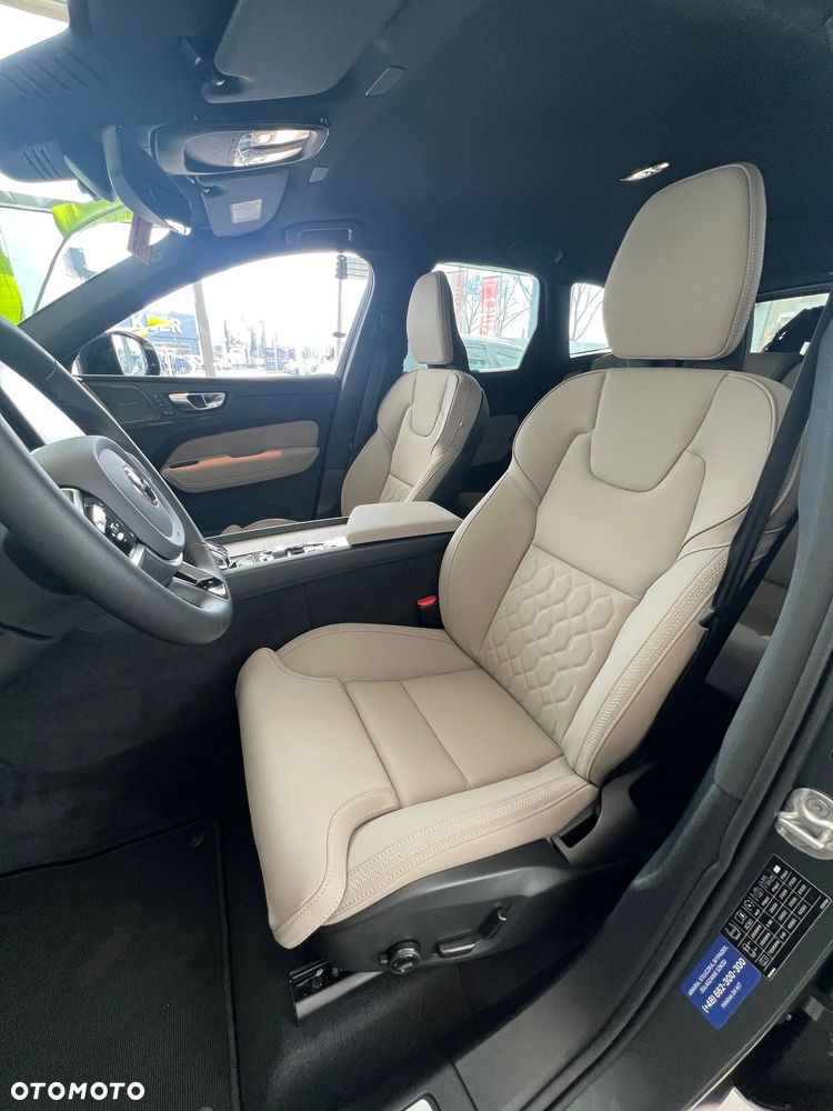 Volvo XC 60 B5 B AWD Plus Dark - 3