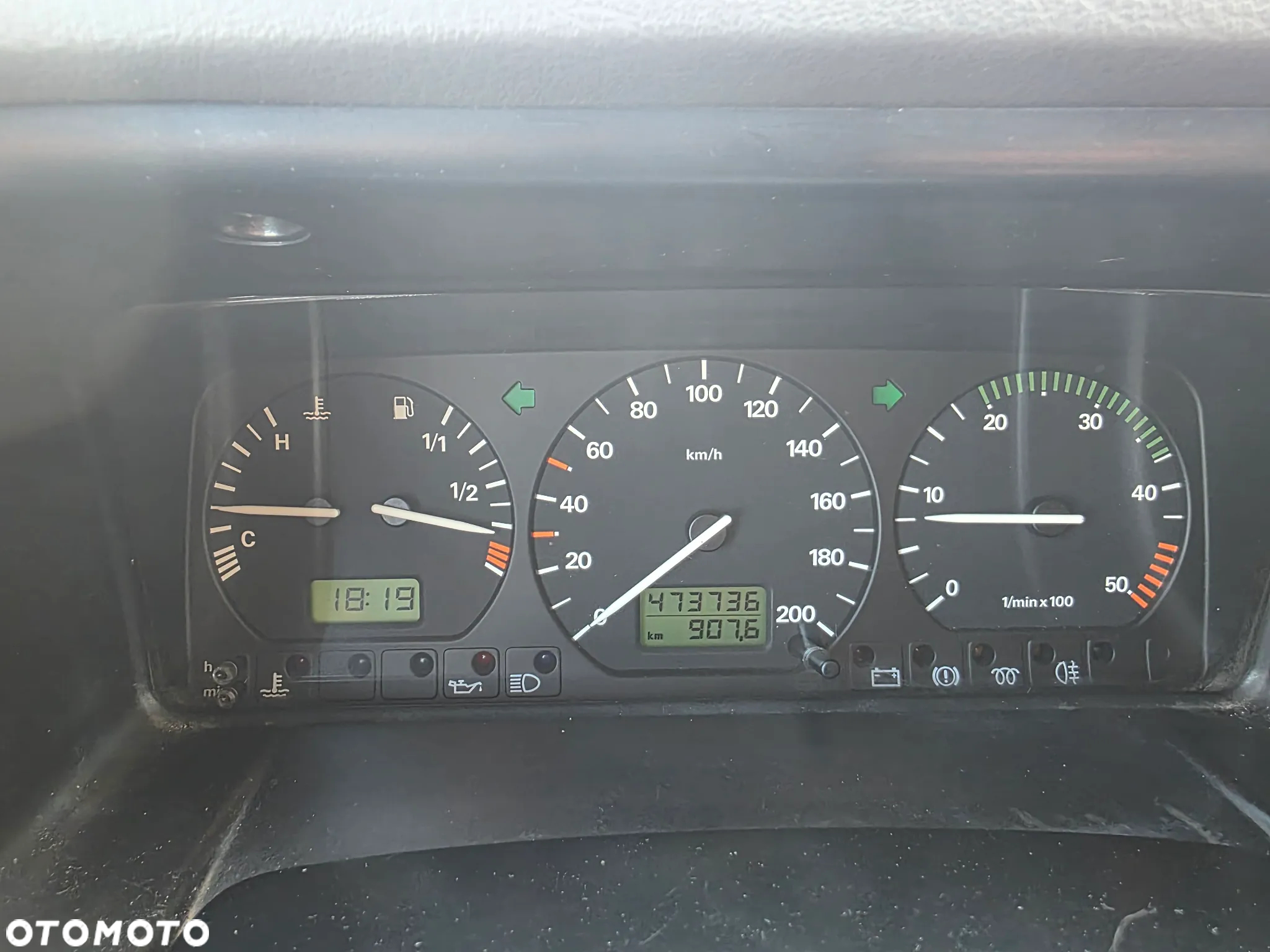 Volkswagen Caravelle - 10