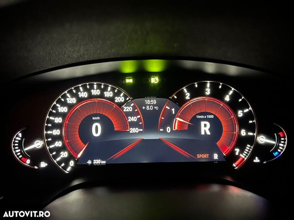 BMW Seria 5 530i Aut. Luxury Line - 26