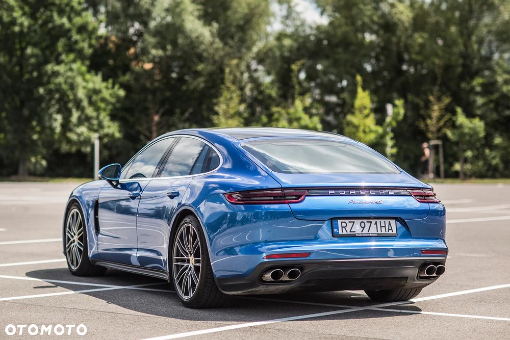 Porsche Panamera 4S - 10