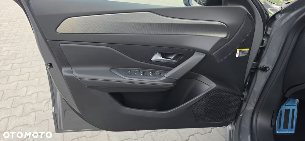 Peugeot 308 1.2 mHEV GT S&S e-DCS6 - 11