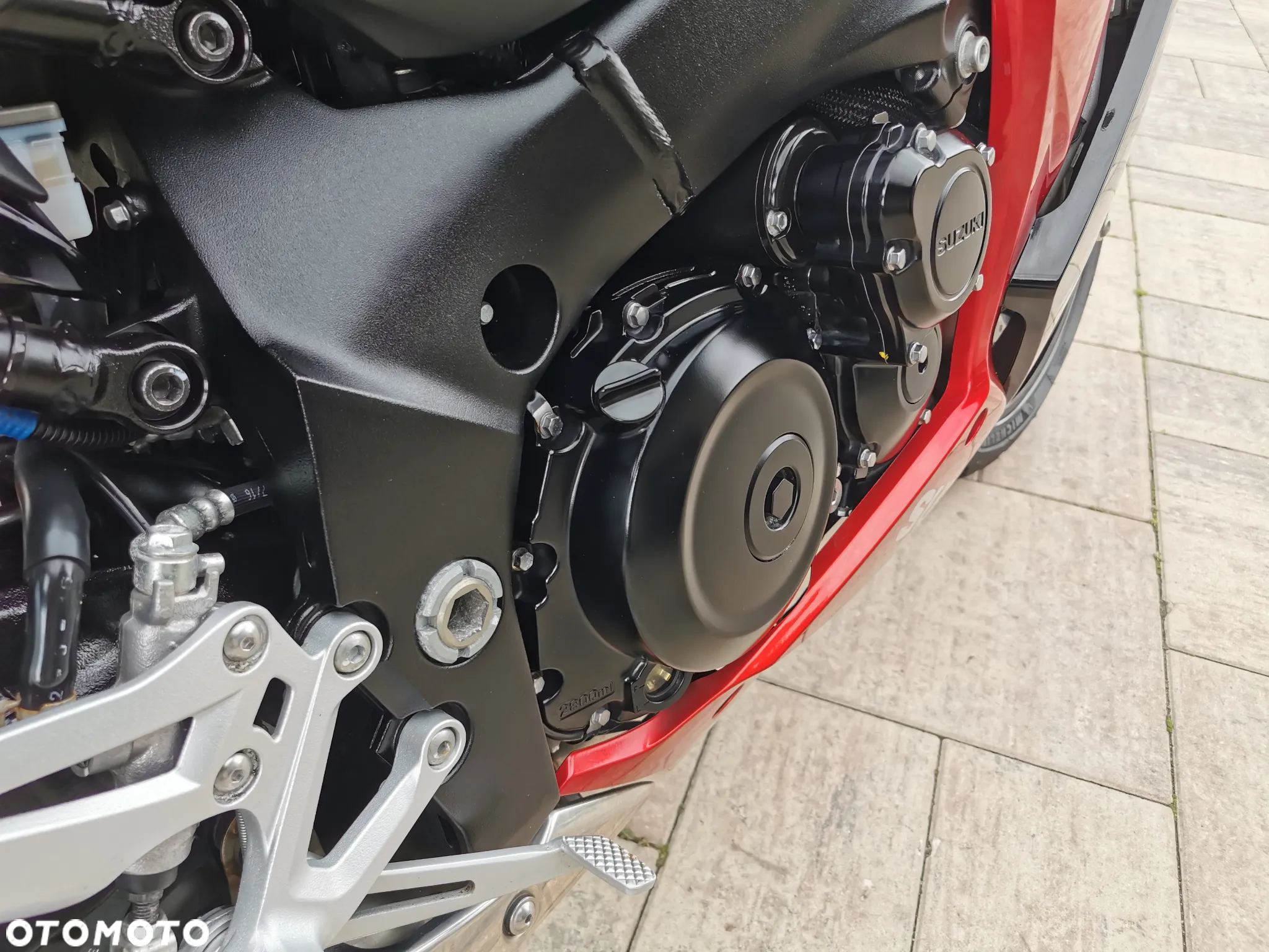 Suzuki GSX - 17