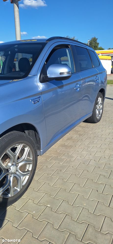 Mitsubishi Outlander - 3