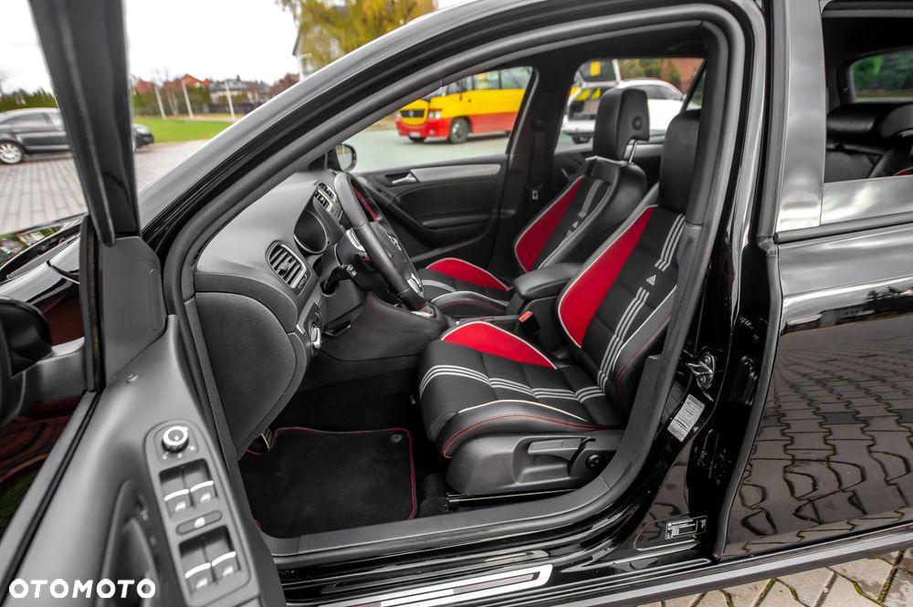 Volkswagen Golf 2.0 GTI DSG adidas - 21