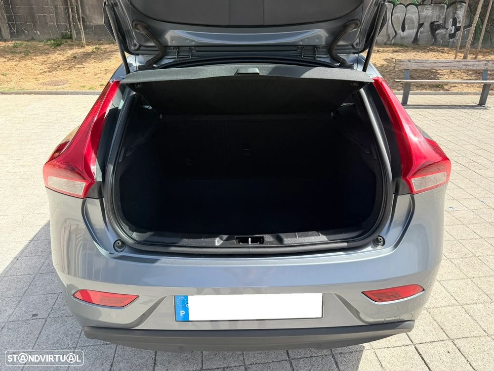 Volvo V40 D2 Momentum - 41
