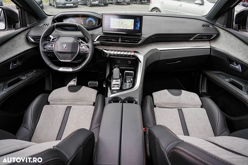 Peugeot 3008 Plug-In Hybrid4 300 e-EAT8 GT - 17