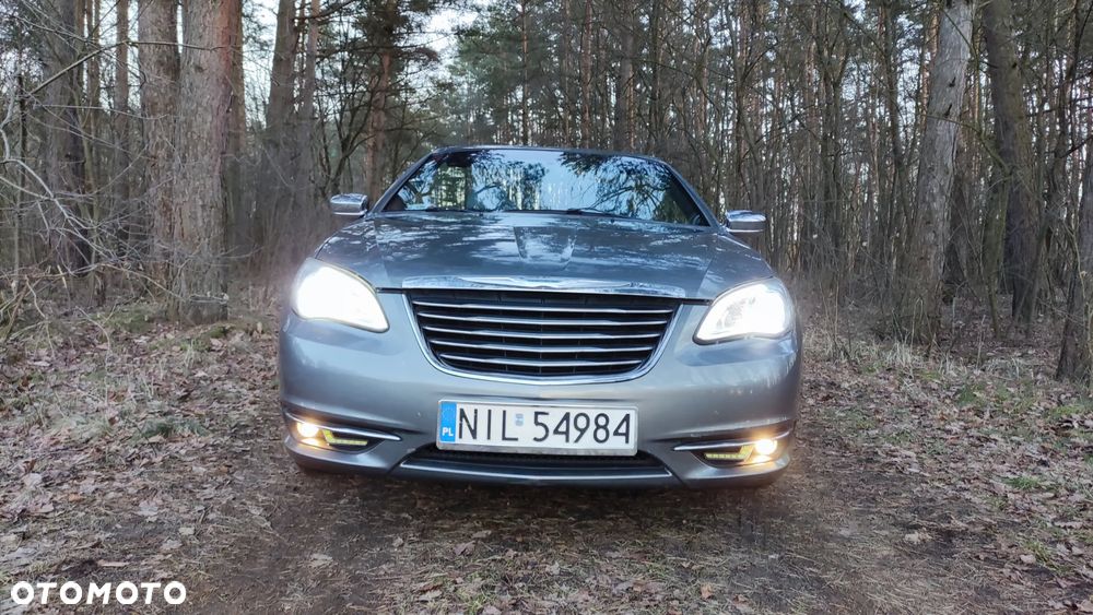 Chrysler 200 - 9