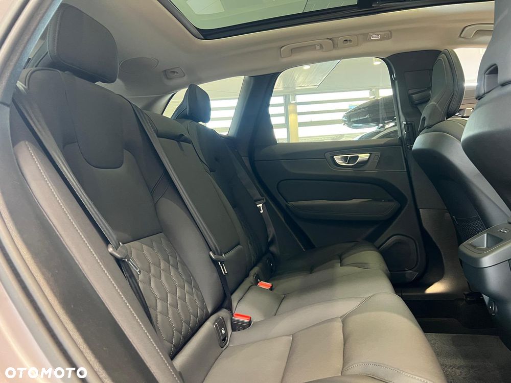 Volvo XC 60 B5 B AWD Plus Bright - 26