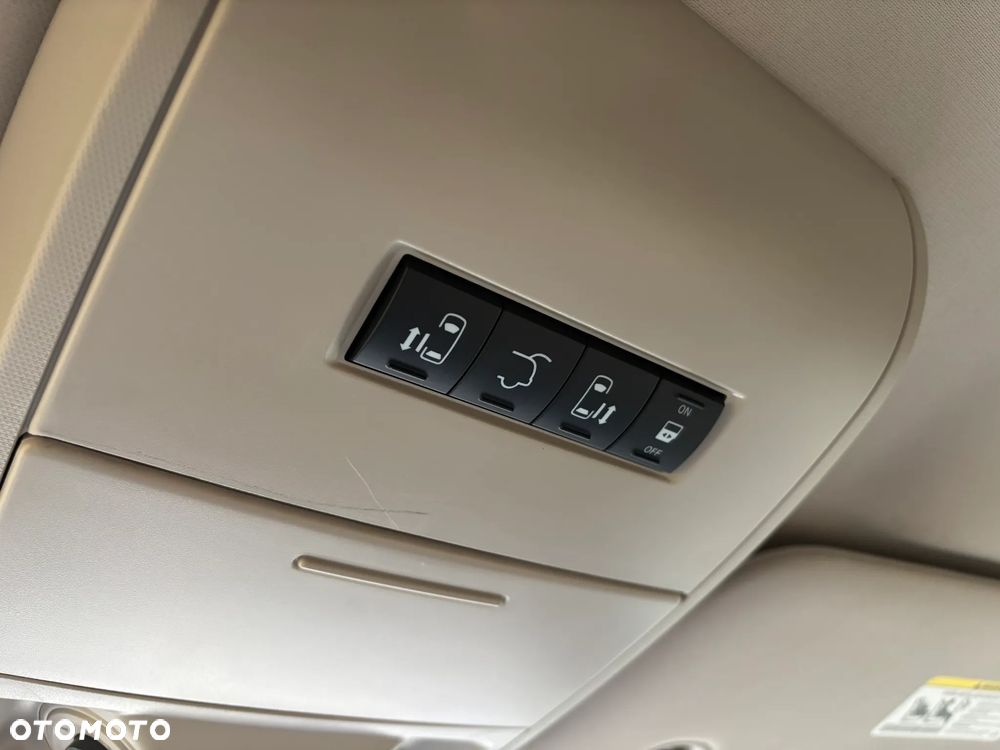 Chrysler Town & Country 3.6 Limited - 28