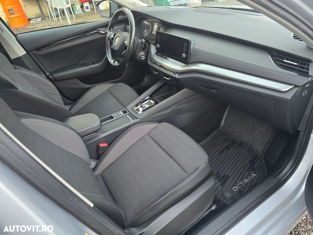 Skoda Octavia 2.0 TDI DSG Ambition - 12