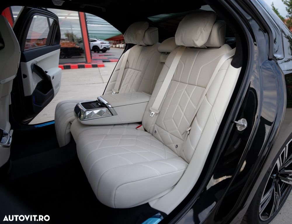 BMW Seria 7 - 12