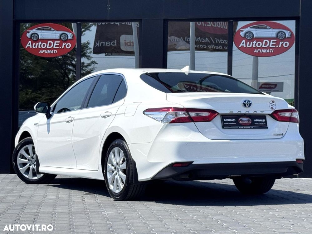 Toyota Camry - 4