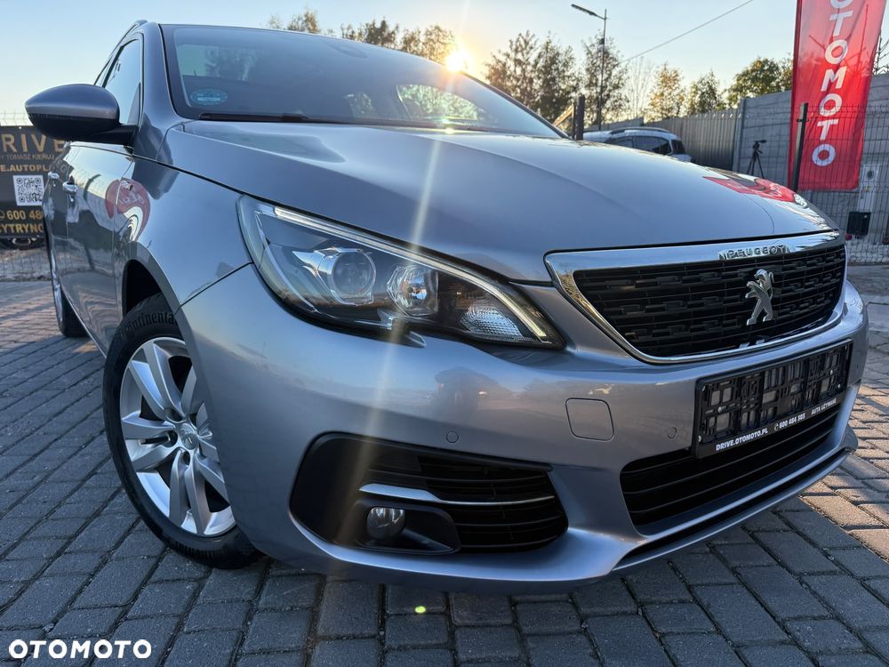 Peugeot 308 - 8