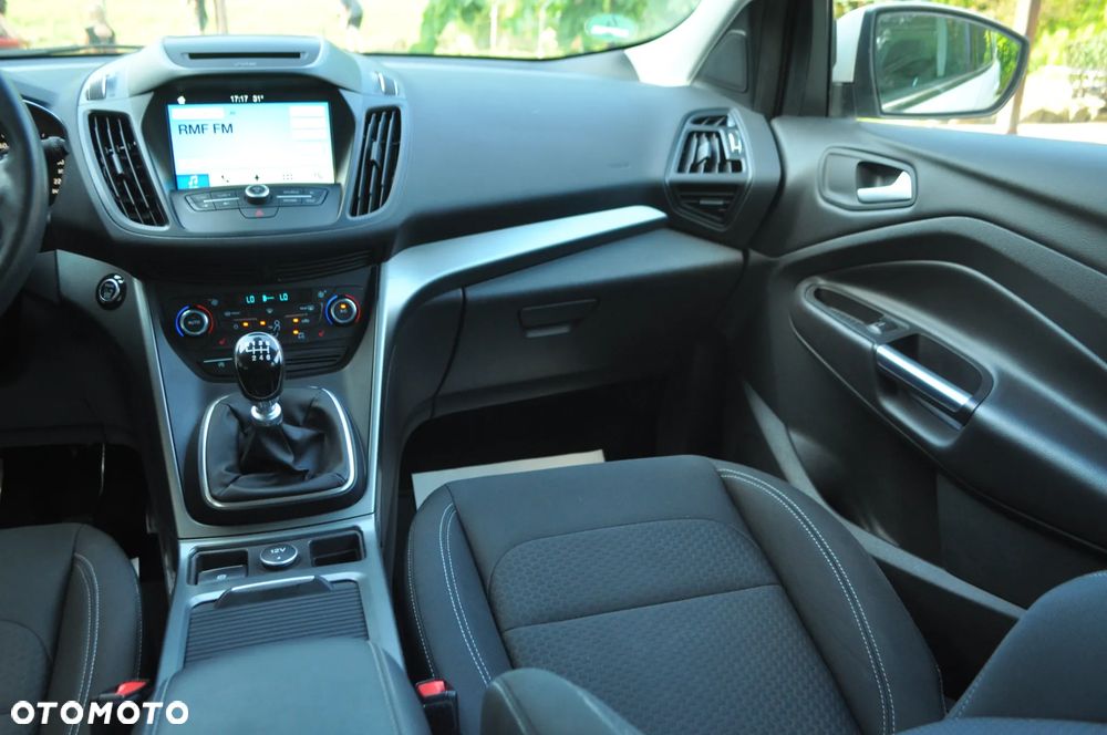 Ford Kuga 1.5 EcoBoost 2x4 Titanium - 25