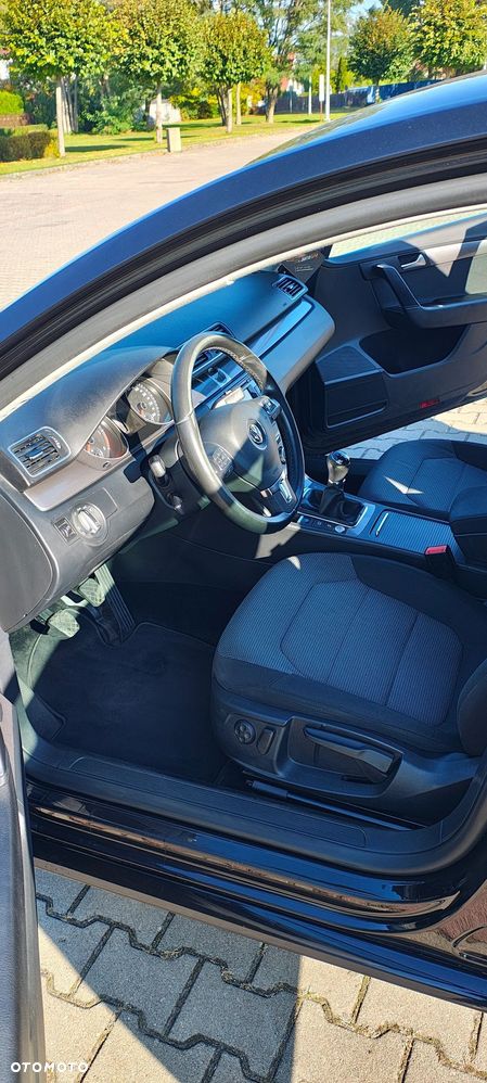 Volkswagen Passat 2.0 TDI Comfortline - 8
