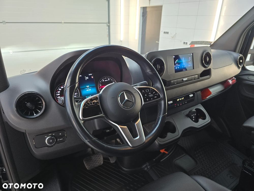 Mercedes-Benz SPRINTER 319 3.0 CDI KONTENER 4,28cmDługi 2,29cmSzero 2,24cmWysok + WINDA 750Kg 42Tyś km SERWIS DO OSTATNIEGO Km ASO MERCEDES-BENZ SALON PL STAN NOWY NOWY NOWY FABRYCZNA GWARANCJA - 31