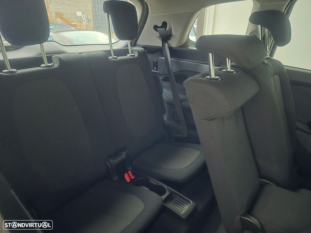 BMW 216 Gran Tourer i 7L Line Luxury - 27