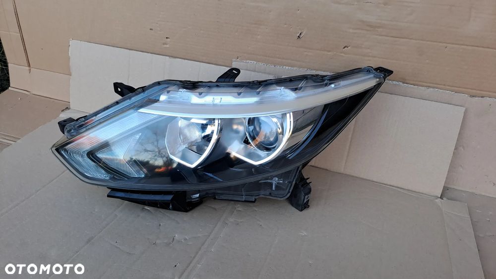 NISSAN QASHQAI II J11 LEWA LAMPA PRZÓD SOCZEWKA LED ŁADNA  100-18013 - 2