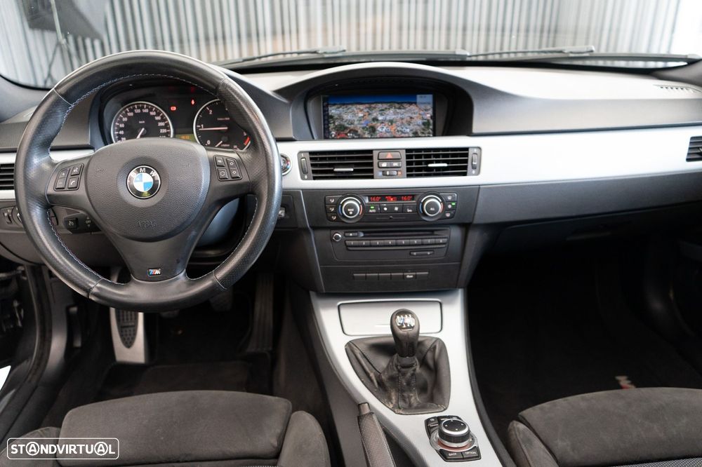 BMW 320 d Navigation Sport - 31